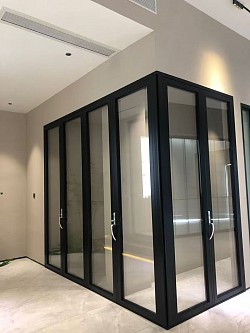 Full Heigh L-shape Glass Door